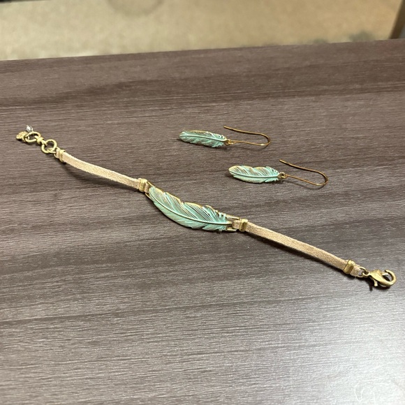 Lucky Brand Jewelry - Lucky Brand Bracelet Suede Band Green Leaf Feather & Earrings Set
